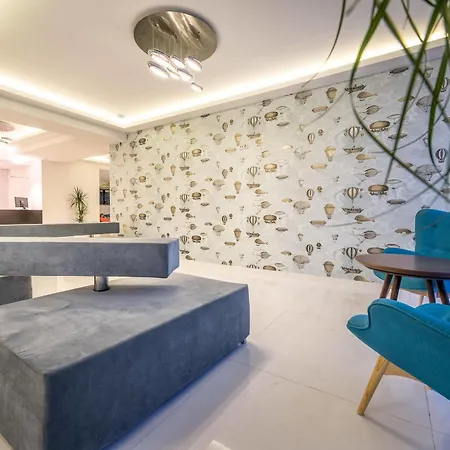 Hotel Azure &