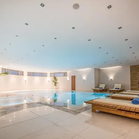 Hotel Azure &